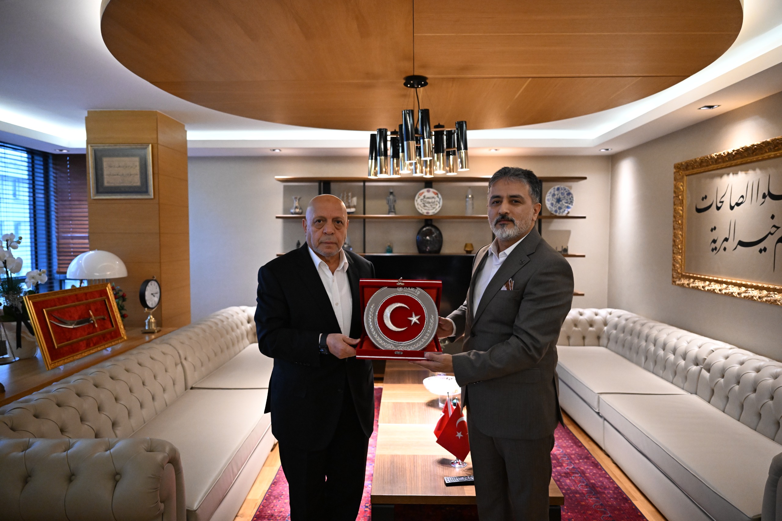  HAK-�� Genel Ba�kan� Mahmut Arslan�dan Sendikam�za Hay�rl� Olsun Ziyareti